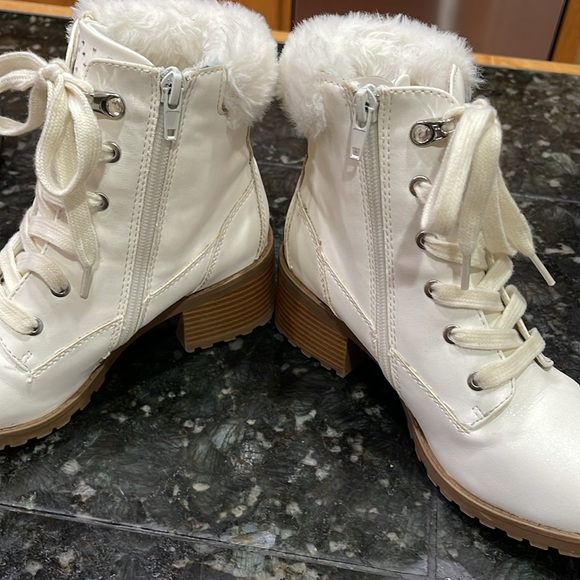 Girls  Size 3 Bryn  Mia Girl  creamy white boots Fur Top Sparkly tongue - Picture 6 of 7